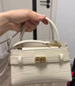 CHARLES&KEITH鱷魚紋凱莉包手提斜挎婚包包女包生日禮物七夕禮物CK2-50270880-1 Ivory象牙色 S 曬單實拍圖