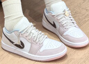 耐克（NIKE）Jordan官方喬丹時(shí)髦AJ1板鞋女子輕松假日風(fēng)運(yùn)動鞋新款 IB8859 101白/礦石灰/白/柔粉/淡紫色 40 曬單實(shí)拍圖