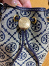 湯麗柏琦（Tory Burch）T MONOGRAM 25年專柜新款 提花斜挎水桶包女包 TB女包 七夕禮物 迷你海軍藍(lán)166415-405 新款 曬單實拍圖