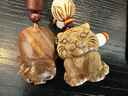 妙韻綠檀木生肖虎吊墜情侶包掛鑰匙扣手機鏈掛件小老虎吉祥物飾品掛飾 綠檀編織繩鑰匙扣款 曬單實(shí)拍圖