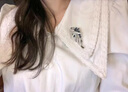 DCOIN胸針女高檔精致氣質(zhì)水鉆西裝胸花奢華輕奢百搭防走光別針?biāo)蛬寢?白金墨蘭水晶【禮盒裝】 曬單實拍圖