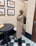 波司登（BOSIDENG）2025新款輕薄90鵝絨服女長款小香風(fēng)菱格襯衫領(lǐng)保暖外套B250134188 【店長推薦】慕斯卡其|7C83 S 160/84A 體重約100-110斤 曬單實拍圖