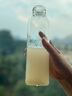 索姵其（Suopeiqi）飲料果汁瓶子可循環(huán)使用冷泡茶玻璃瓶帶蓋奶茶瓶酵素瓶空瓶密封 8個(gè)圓形+手提蓋 +麻繩吊牌 500ml 曬單實(shí)拍圖