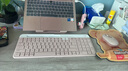 羅技（Logitech）時(shí)尚系列 K580 鍵盤(pán) 藍牙鍵盤(pán) 辦公鍵盤(pán) 無(wú)線(xiàn)鍵盤(pán) 便攜超薄鍵盤(pán) 筆記本鍵盤(pán) 平板鍵盤(pán)  茱萸粉 曬單實(shí)拍圖