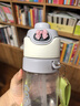 oktp噴霧水杯女2025新款夏天高顏值學(xué)生上學(xué)吸管杯子兒童噴水壺大容量 【贈背帶+立體貼】白灰780ml 曬單實(shí)拍圖
