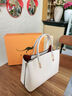雪愛(ài)袋鼠（XUEAIDAISHU）真皮女士包包女包中年母親百搭大氣斜挎手提包送媽媽老婆實(shí)用禮物 米白[高端禮盒+手包卡包] 曬單實(shí)拍圖