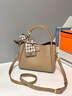 喵小姐（MISSMIAO）輕奢高端品牌女士水桶包包女新款高級感牛皮單肩斜挎包通勤手提包 餅干色(高檔洋氣時(shí)尚手拎小包） 高檔上班休閑大容量菜籃子軟皮包 曬單實(shí)拍圖