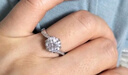 蔓笙結(jié)婚戒指對戒仿真鉆假戒婚禮道具仿鉆石戒指開口可調(diào)節(jié)求婚儀式 情侶一對【紅色燈盒】 曬單實拍圖
