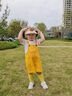 G.DUCKKIDS六一演出服背帶褲短褲套裝男童女童彩色吊帶褲畢業(yè)照多巴胺畢業(yè)季 黃色背帶短褲+白色T恤+黑條襪 140 cm 曬單實(shí)拍圖