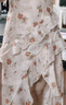三彩獨(dú)醒2025春季新款碎花印花吊帶連衣裙法式開(kāi)叉荷葉邊長(zhǎng)裙F 奶油橙花卉 M 160/84A 曬單實(shí)拍圖