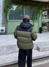 鴨鴨（YAYA）情侶款羽絨服短款冬季時尚拼色加厚防風面包服休閑百搭保暖外套男 深橄欖綠色 L 曬單實拍圖