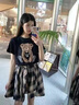 佐敘T恤+半身裙套裝女2025新款夏季時(shí)尚洋氣T恤+格子荷葉邊裙子兩件套 黑色上衣+格子裙 L （105-120斤） 曬單實(shí)拍圖