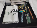 鑠雅蜀繡真絲絲巾桑蠶絲圍巾四件套書簽筆U盤套裝禮品禮物手工刺繡 攀盼熊貓（新品） 曬單實拍圖
