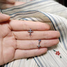 Lnieer醫(yī)用鈦鋼十字架耳釘耳墜養(yǎng)耳洞耳環(huán)耳骨釘小眾免摘鈦合金耳飾品女 【單只】粉鉆十字架耳墜 曬單實(shí)拍圖