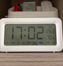 得力（deli）充電款電子智能鬧鐘背光大鬧鈴家用學(xué)生多功能溫濕度計(jì)大屏床頭鐘 開學(xué)升學(xué)季必備 白 LE103A 曬單實(shí)拍圖