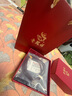 老鳳祥福牌石榴石手串女水晶玉石轉(zhuǎn)運(yùn)珠銀手鏈七夕情人節(jié)生日禮物送女友 京速達(dá)*福牌石榴石三圈手串-白瑪瑙【品牌禮盒】 曬單實(shí)拍圖