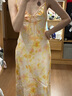 UR【鐘楚曦同款】2025夏季新款女裝印花掛脖吊帶連衣裙UWG750078 淺黃印花 XS 曬單實拍圖