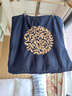 居八佰 新中式刺繡抱枕靠墊客廳沙發(fā)靠枕床頭靠背汽車(chē)辦公室腰枕套 靛藍(圓圈花刺繡) 50*50cm抱枕套+枕芯 曬單實(shí)拍圖