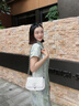 Calvin Klein時尚單肩包禮物鏈條包包金屬字母旋扣翻蓋CK女包斜挎馬鞍包DH3240 YAF-牛乳白 OS 曬單實拍圖