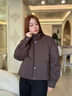 波司登（BOSIDENG）新款輕薄羽絨服女短款90絨巴恩風(fēng)休閑立領(lǐng)夾克保暖外套B250135336 可可棕|7C92 XS 155/80A 體重約110以內(nèi) 曬單實(shí)拍圖