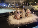夜馳汽車(chē)擺件中控臺女士車(chē)內高端擺件精致車(chē)上車(chē)飾品大全生日禮物 粉藍搖頭豬+愛(ài)心瓶+珍珠羽毛墊 曬單實(shí)拍圖