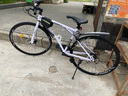 獅卡途死飛自行車(chē)成年人學(xué)生上下班代步車(chē)雙碟剎減震變速越野公路賽車(chē) 30高刀-黑黑白色+騎行大禮包 26寸24速直把 曬單實(shí)拍圖