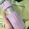 WCZ德國(guó)磁彈玻璃杯茶水分離泡茶杯女高顏值2025新款防摔便攜耐高溫水 380ML【一鍵開(kāi)蓋/隔熱杯套/硅膠提繩】 丁香紫【高硼硅耐高溫/磁吸茶倉(cāng)】 曬單實(shí)拍圖