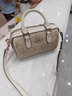 酷奇袋鼠香港真皮新款潮牌百搭好物精選波士頓枕頭包單肩斜挎小包 卡其色8100  曬單實(shí)拍圖