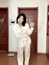 VENTION真絲帶胸墊睡衣女長(cháng)袖長(cháng)褲防凸點(diǎn)桑蠶絲家居服禮盒套裝送閨蜜 柔杏色【長(cháng)袖長(cháng)褲】 M 【建議85-100斤】 曬單實(shí)拍圖