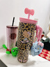 野獸派家居（tbh）三麗鷗HelloKitty巨無霸保溫杯吸管隨行杯不銹鋼保冷水杯七夕禮物 巨無霸保溫杯 經(jīng)典豹紋 1200ml (含mini收納包掛件) 曬單實拍圖