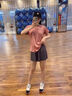 南月奚德國工藝夏季薄款大碼寬松健身房女速干瑜伽服運動跑步短褲套裝 灰色上衣+黑色有口袋褲裙 3XL ____160-180斤 曬單實拍圖