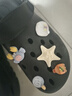 名創(chuàng)優(yōu)品（MINISO）洞洞鞋女款2025新款eva防滑防臭沙灘鞋增高涼拖鞋女夏季外穿 黑色+海洋星星(10個)滴塑 36-37 曬單實拍圖