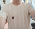 TOMMY HILFIGER【純色合身】夏季男裝純棉平紋潮流休閑刺繡打底短袖T恤上衣30054 淺卡其色AF6 L (推薦：150-165斤) 曬單實(shí)拍圖