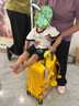 AO WEI LA OW聯(lián)名小黃鴨兒童行李箱可坐可騎拉桿箱萬(wàn)向輪男女登機(jī)旅行箱 黃色蜜蜂鴨拉鏈 24英寸 送貼紙箱套 曬單實(shí)拍圖