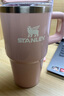 STANLEY網(wǎng)紅吸管杯大容量辦公車(chē)載不銹鋼杯子591ML-桃杏粉七夕送禮 曬單實(shí)拍圖
