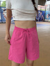 PHIGEER馬拉松跑步運(yùn)動(dòng)套裝女夏季后口袋放手機(jī)健身訓(xùn)練服專(zhuān)業(yè)速干五分褲 白色兩件套（玫紅色短褲） M 曬單實(shí)拍圖
