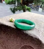行婷 緬甸冰糯種滿綠豆綠翡翠(處理)手鐲陽綠飄花飄綠淺綠白底青正圈圓條貴妃玉鐲子 6.0cm 曬單實拍圖