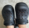 卡駱馳crocs貝拉洞洞鞋厚底拖鞋|210062 黑色-001 36/37(220mm)  曬單實拍圖