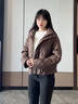 波司登（BOSIDENG）2025新款輕薄羽絨服女短款90絨立領(lǐng)菱格寬松時(shí)尚外套B250135326 【店長(zhǎng)推薦】砂礫棕|7B51 S 160/84A 體重約110-125斤 曬單實(shí)拍圖