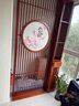 聚沁源中式屏風(fēng)入戶門廳隔斷客廳玄關(guān)實(shí)木屏風(fēng)置物架柜子新中式隔斷屏風(fēng) 胡桃木+雙面蘇繡 長(zhǎng)120x高220cm 曬單實(shí)拍圖