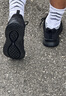安踏男鞋夏季透氣跑步鞋新款網(wǎng)面黑色休閑鞋輕便百搭軟底防滑運動鞋男 【夏季熱賣推薦款透氣男鞋】黑 42 (260mm) 8.5 曬單實拍圖