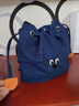 鷗咖諾2025新款斜挎包女刺繡牛仔帆布包可愛(ài)抽繩水桶包女單肩通勤手機包 深藍色 曬單實(shí)拍圖