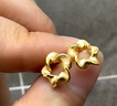 菜百首飾 黃金耳飾 足金曲奇花精致小巧女款耳飾 計(jì)價(jià) HJ 直鉤彎鉤隨機(jī)發(fā) 黃金耳飾 約2.14g 曬單實(shí)拍圖