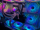 華碩全家桶Intel i7 高端獨(dú)顯 RTX5060/5070Ti/5080顯卡 設(shè)計(jì)師游戲臺(tái)式組裝電腦主機(jī)整機(jī) DIY組裝機(jī) i7 14700KF+華碩RTX5070顯卡+水冷 單主機(jī)（不含顯示器） 曬單實(shí)拍圖