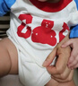 GAP嬰兒2025春季新款棉質(zhì)小熊印花logo撞色連體衣兒童裝687241 曬單實(shí)拍圖