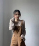 SNYDER WEAR夏季新款女套裝鏤空露肩防曬衫+可鹽可甜牛仔背帶褲休閑闊腿短褲 杏色上衣+卡其色背帶褲 S 建議80-100斤 曬單實拍圖