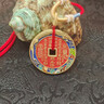 世?，m瑯彩山鬼花錢(qián)龍騰四海朱砂封膠純銅掛飾道家銅錢(qián)本命年男2025 【黃銅朱砂龍騰四海3.5cm】 平安錦囊盒無(wú)穗-紅藍項鏈繩 曬單實(shí)拍圖