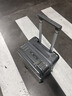 世界地理【新品】德國前開蓋行李箱男女密碼拉桿箱登機(jī)萬向輪旅行箱皮箱子玄鐵灰（簡約干練+硬朗冷酷）20英寸 登機(jī)箱 曬單實(shí)拍圖