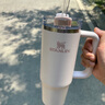 STANLEY巨無(wú)霸吸管杯水杯保溫杯大容量不銹鋼杯子車載辦公887ML-晶粉色 曬單實(shí)拍圖