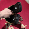 MOSCHINOMoschino/莫斯奇諾 25春夏 男士絨面革金屬搭扣拖鞋 米色 40 曬單實(shí)拍圖